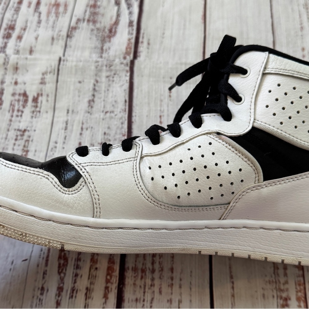 Air Jordan 1 Mid White Black Men’s Size 11 - Picture 3 of 8